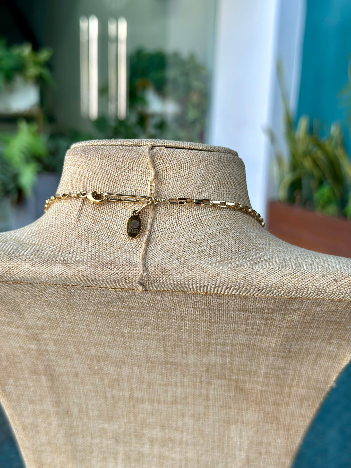 Manye Kai Stone & Leaf Necklace